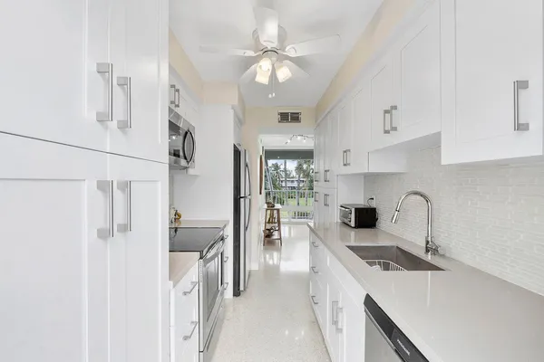 $2,500 | 1221 Hillsboro Mile, Unit 43B, Hillsboro Beach, FL 33064