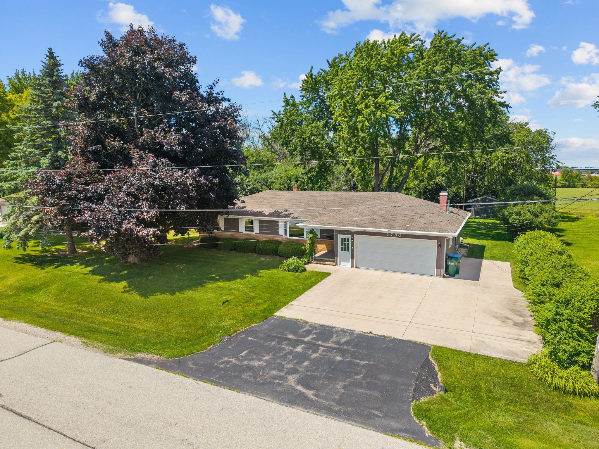 5730 West Sandra Drive Appleton, WI 54913 - Photo 2 of 28