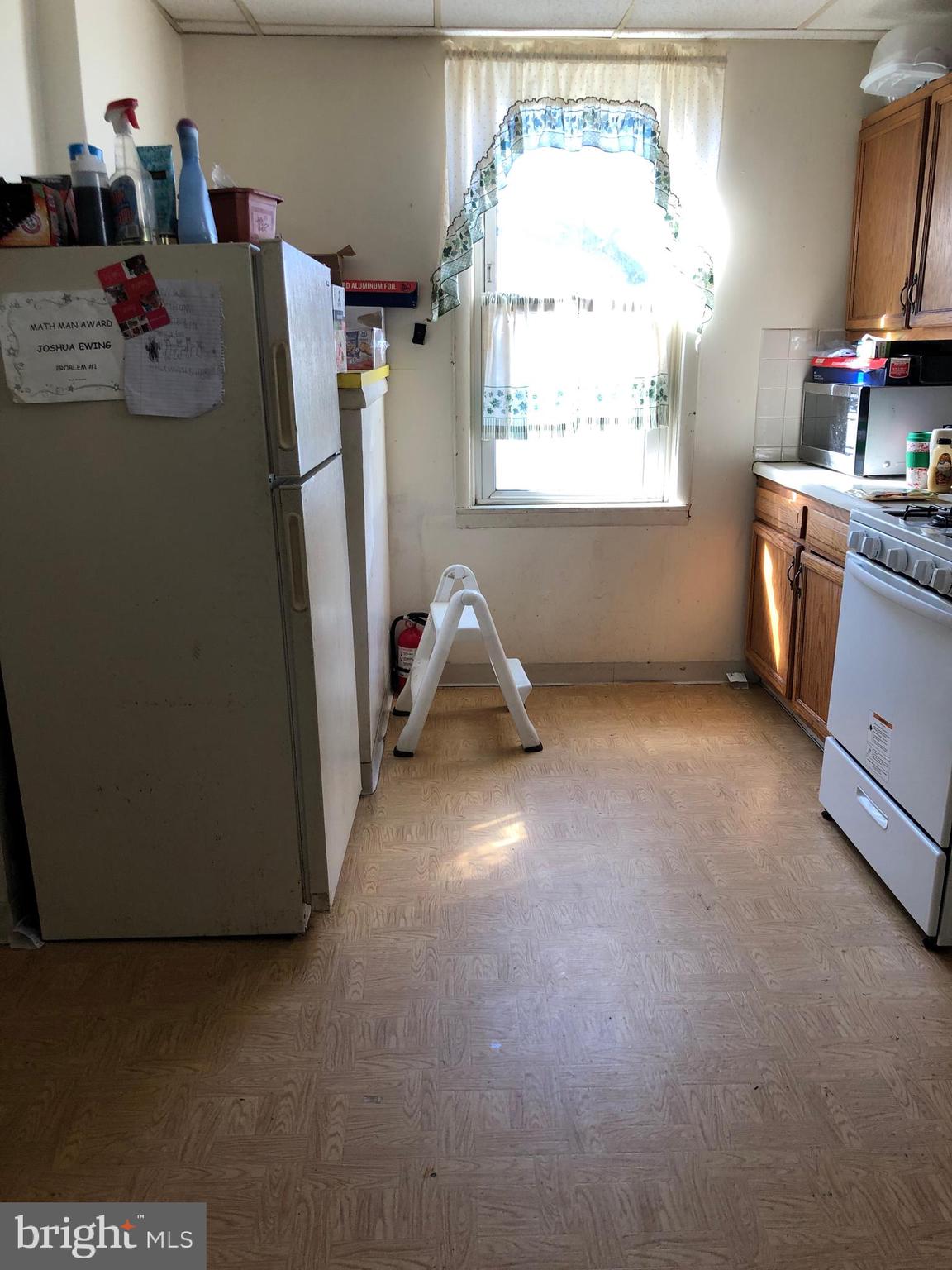 506 Ridgeway Street Gloucester City, NJ 08030 - Photo 11 of 23 Laminate in Kitchen