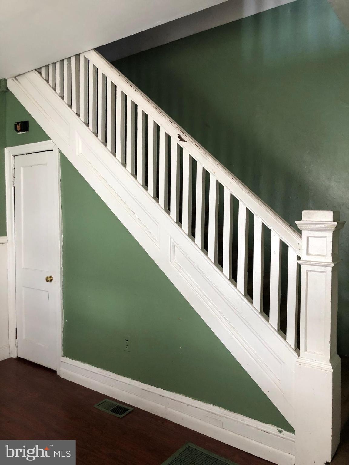 506 Ridgeway Street Gloucester City, NJ 08030 - Photo 9 of 23 Stairway