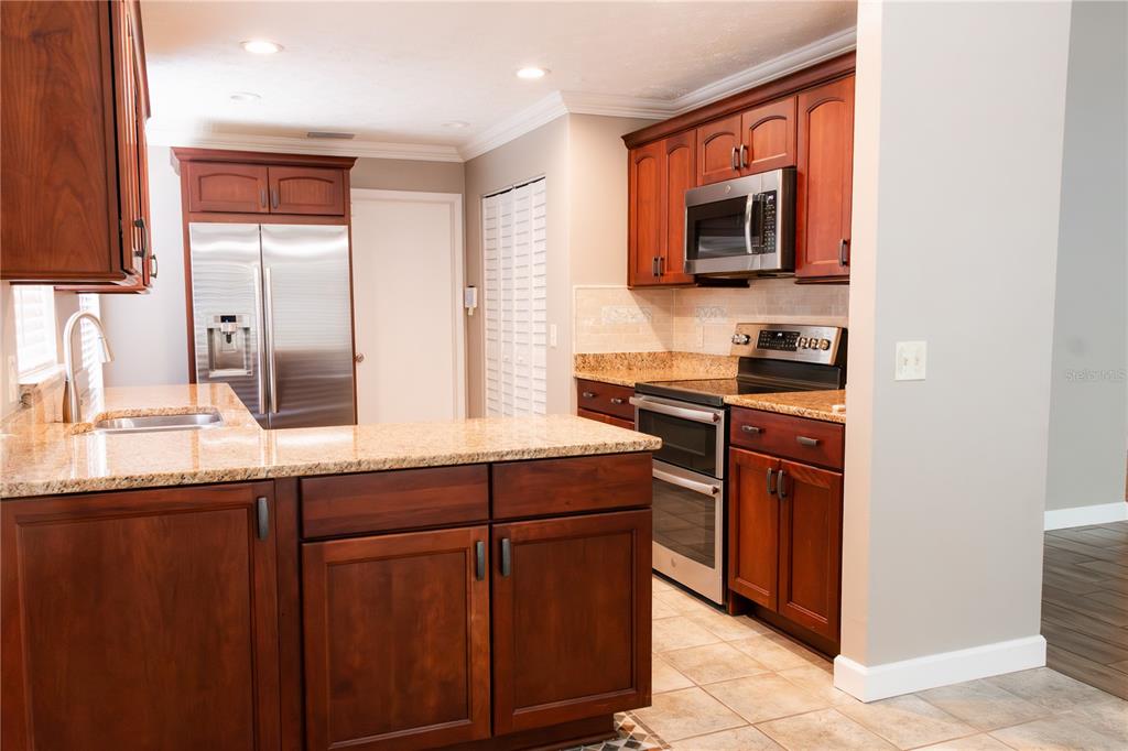 6711 South Sheridan Road Tampa, FL 33611 - Photo 6 of 19