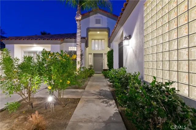 a view of a pathway both side of house