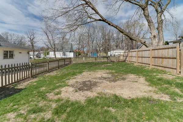 $119,900 | 701 East Buchanan Street, Bloomington, IL 61701