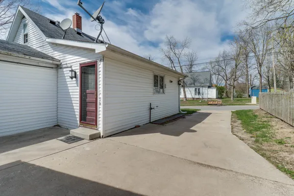 $119,900 | 701 East Buchanan Street, Bloomington, IL 61701
