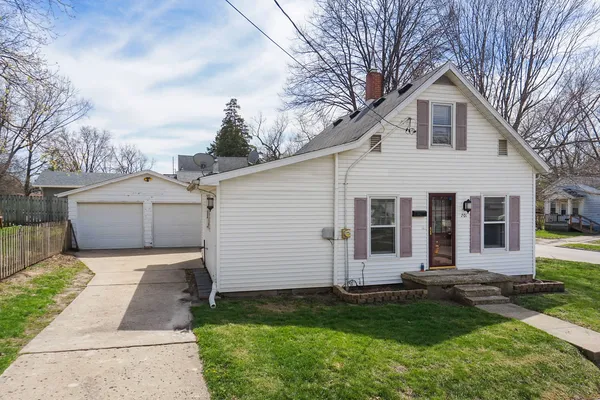 $119,900 | 701 East Buchanan Street, Bloomington, IL 61701