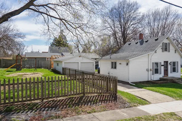 $119,900 | 701 East Buchanan Street, Bloomington, IL 61701
