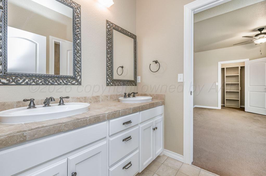 7950 East Lake View Road Amarillo, TX 79118 - Photo 26 of 49 Jack and Jill Bathroom