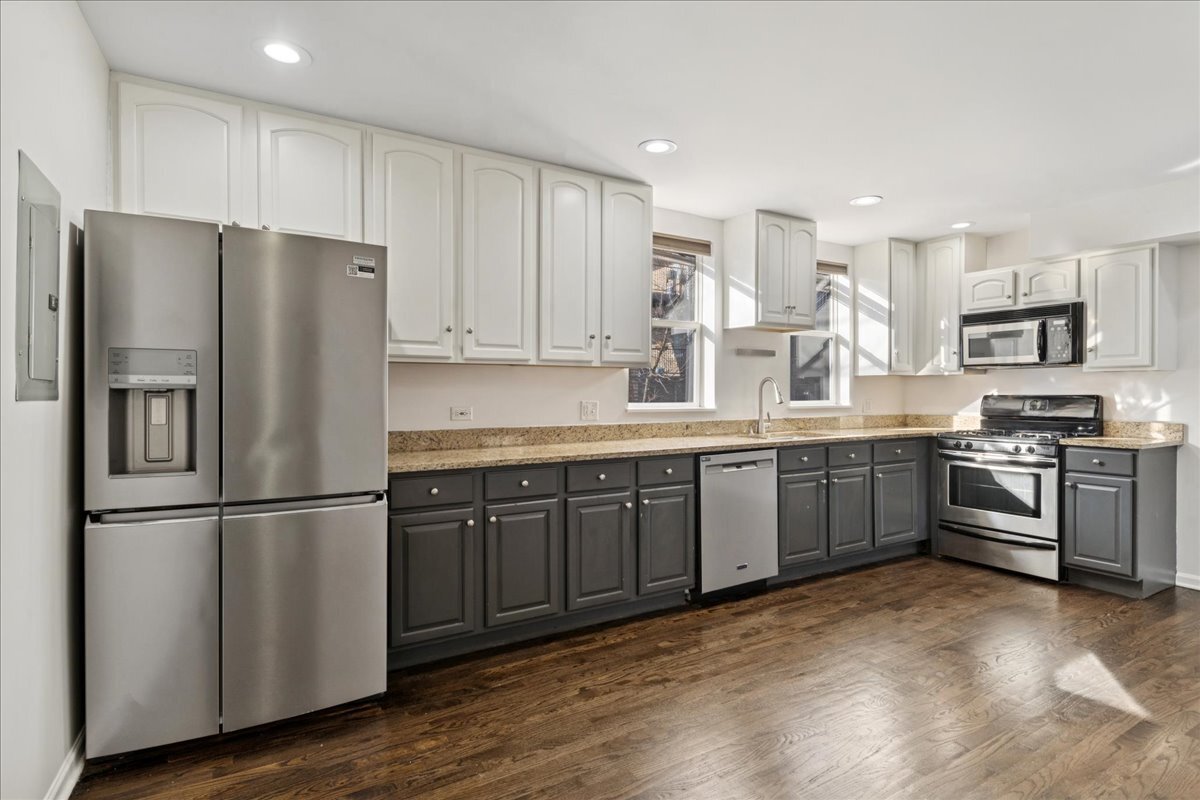 648 North Bishop Street, Unit S Chicago, IL 60642 - Photo 7 of 23 a kitchen with granite countertop stainless steel appliances and refrigerator