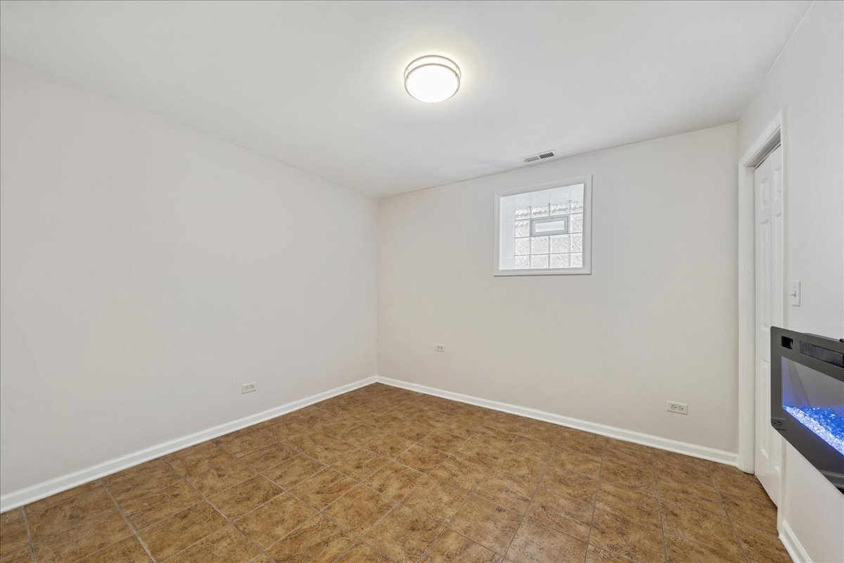 648 North Bishop Street, Unit S Chicago, IL 60642 - Photo 9 of 23 an empty room with a empty space and a window