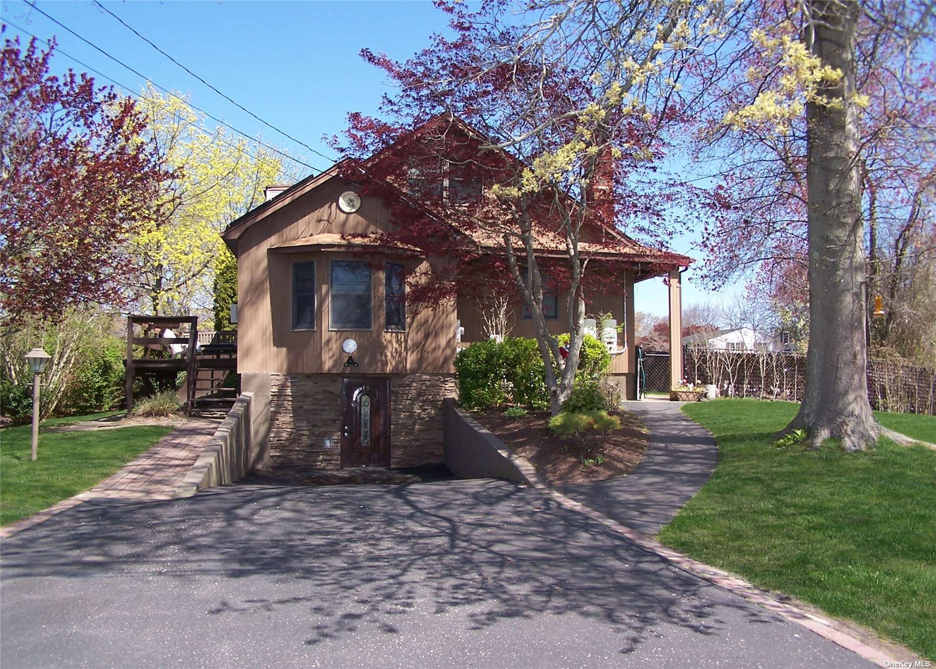105 Cross Road Oakdale, NY 11769 - Photo 1 of 1 Gallery Image 1