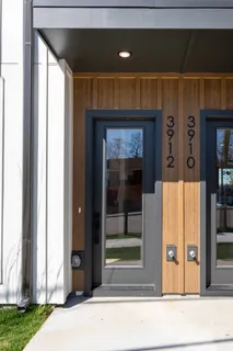 a view of a entrance door of the house