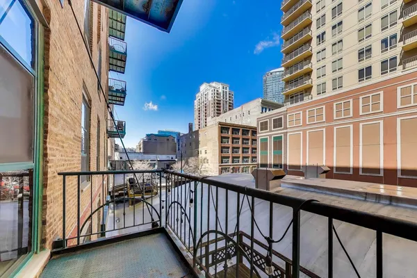 $370,000 | 1133 South Wabash Avenue, Unit 303, Chicago, IL 60605