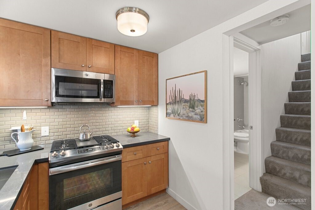 3710 Southwest 106th Street Seattle, WA 98146 - Photo 11 of 21