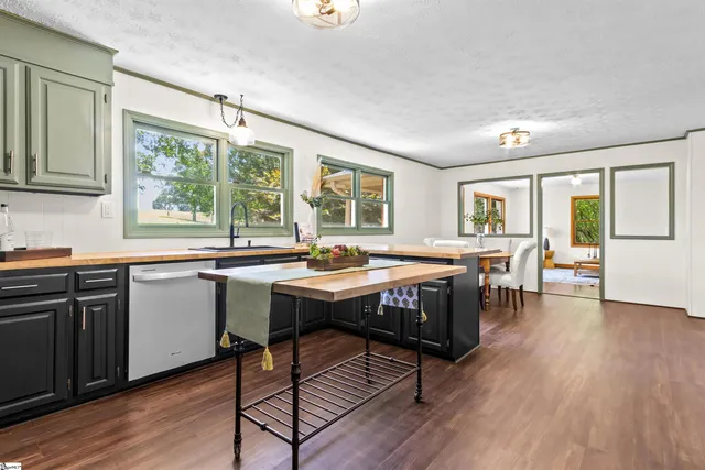 $290,000 | 1121 Ireland Road, Pickens, SC 29671