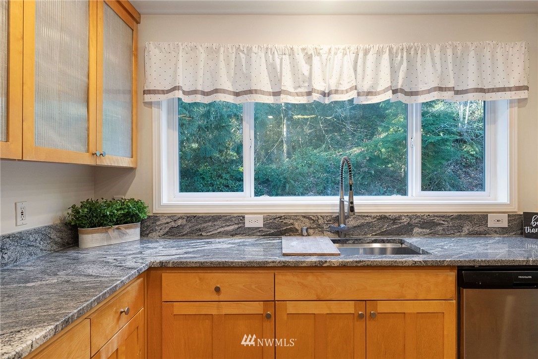 4520 Mayvolt Road Southeast Port Orchard, WA 98366 - Photo 10 of 37 Gallery Image 10