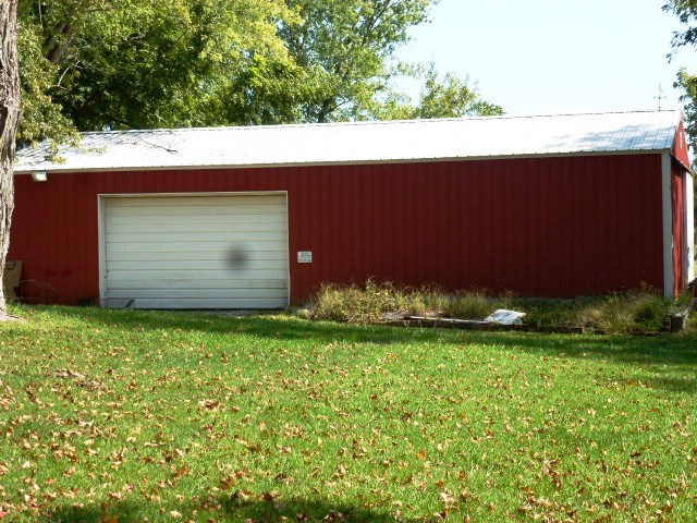 17221 Dewitt Road Dewitt, IL 61735 - Photo 3 of 9 a view of a backyard