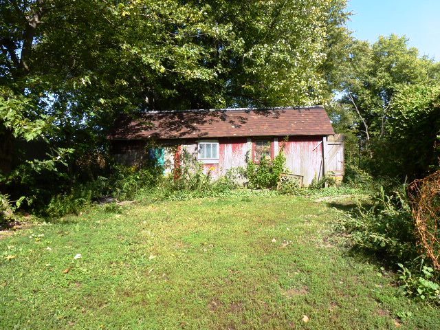 17221 Dewitt Road Dewitt, IL 61735 - Photo 5 of 9 a view of a house with a yard