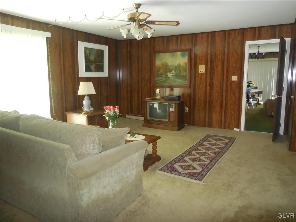 487 Willow Road Walnutport, PA 18088 - Photo 12 of 49 view of 1st level family room looking into spaciou