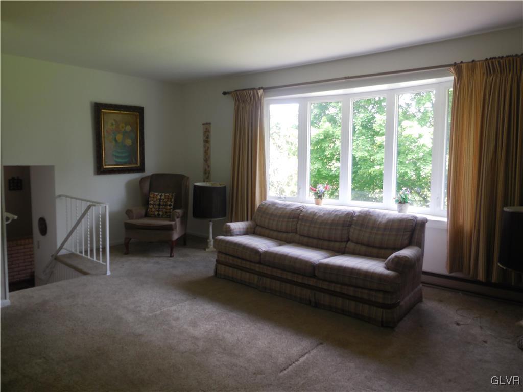 487 Willow Road Walnutport, PA 18088 - Photo 18 of 49 2nd level living room with newer carpet and large