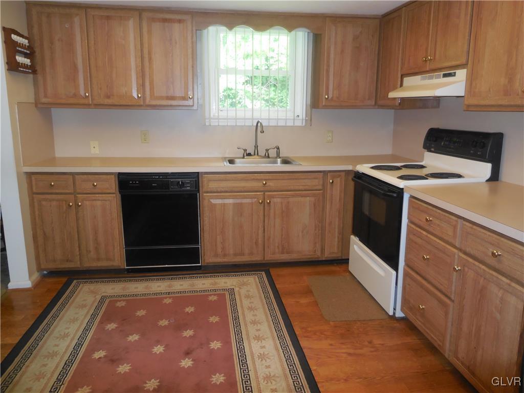 487 Willow Road Walnutport, PA 18088 - Photo 21 of 49 spacious modern kitchen with ample wood cabinetry