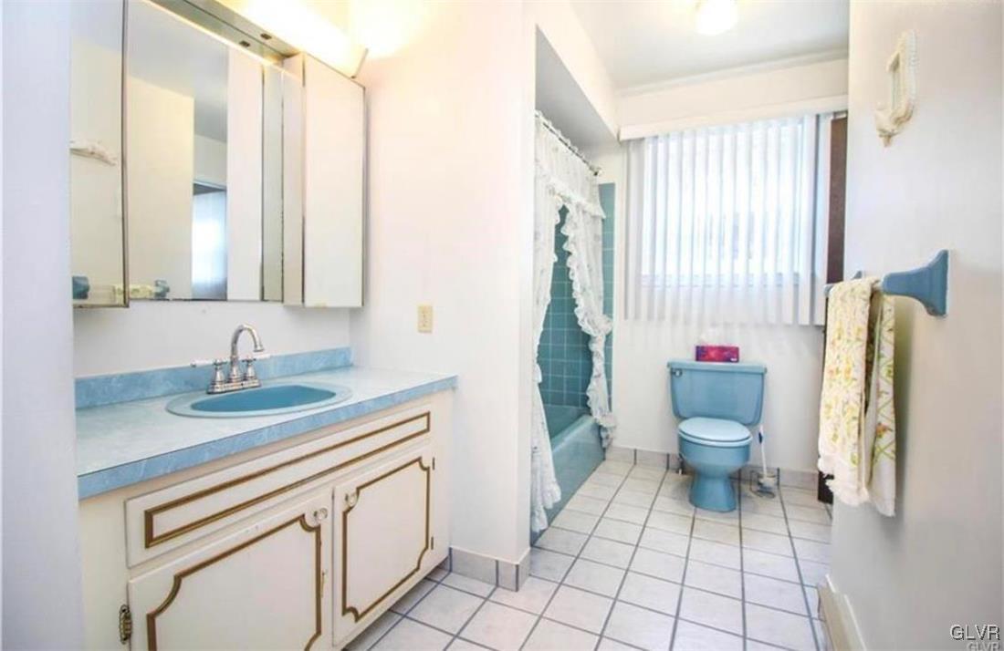 487 Willow Road Walnutport, PA 18088 - Photo 29 of 49 very well maintained full tiled bath ready for you