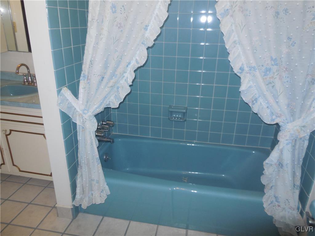 487 Willow Road Walnutport, PA 18088 - Photo 30 of 49 tile is in excellent condition