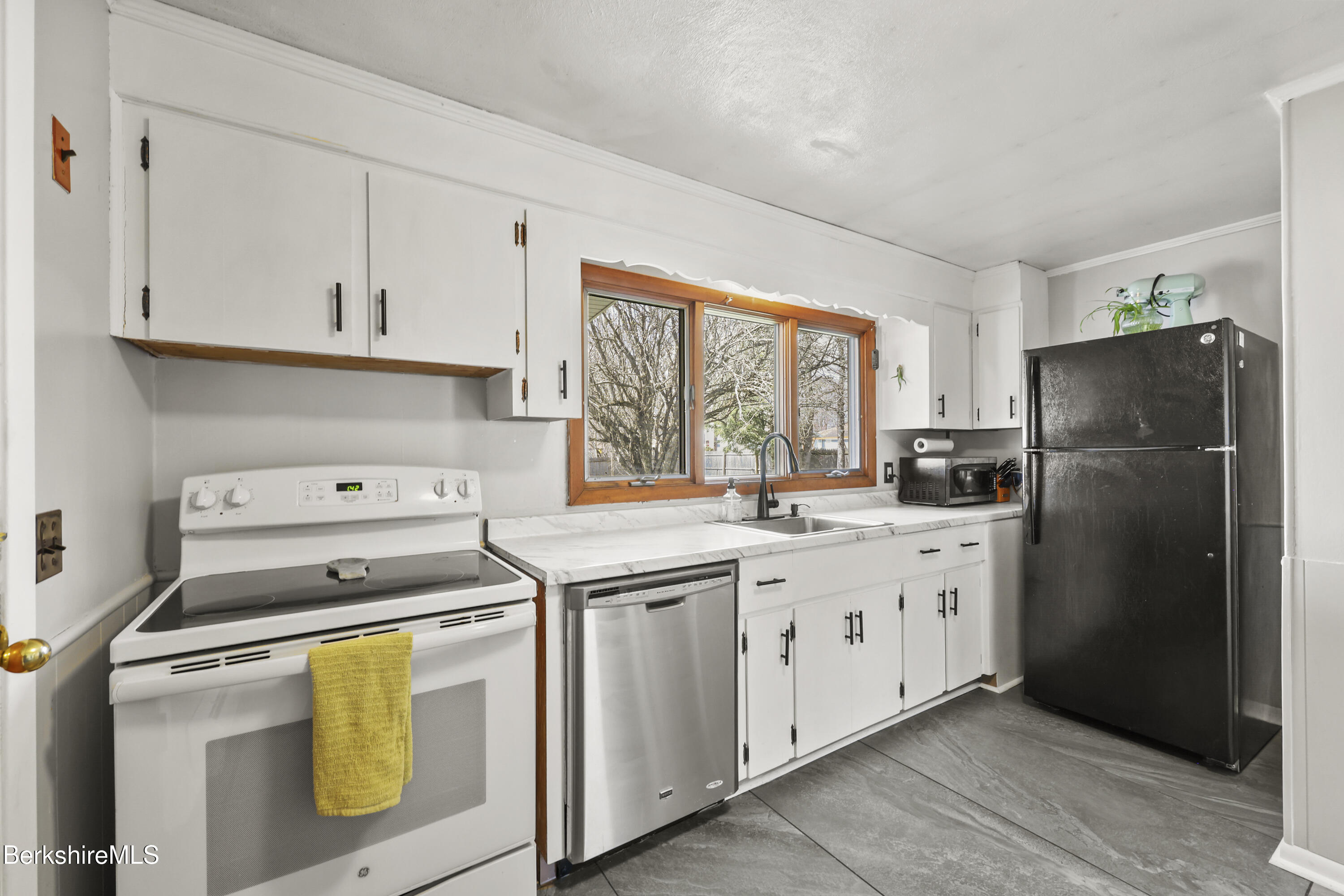 43 Eleanor Road Dalton, MA 01226 - Photo 11 of 30 Kitchen