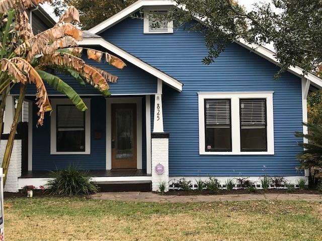 Really cute 2/1 Heights home.  Nice kitchen and wood floors.  W/D connection.  Great fenced back yard with nice patio.  Call me today for an appointment!