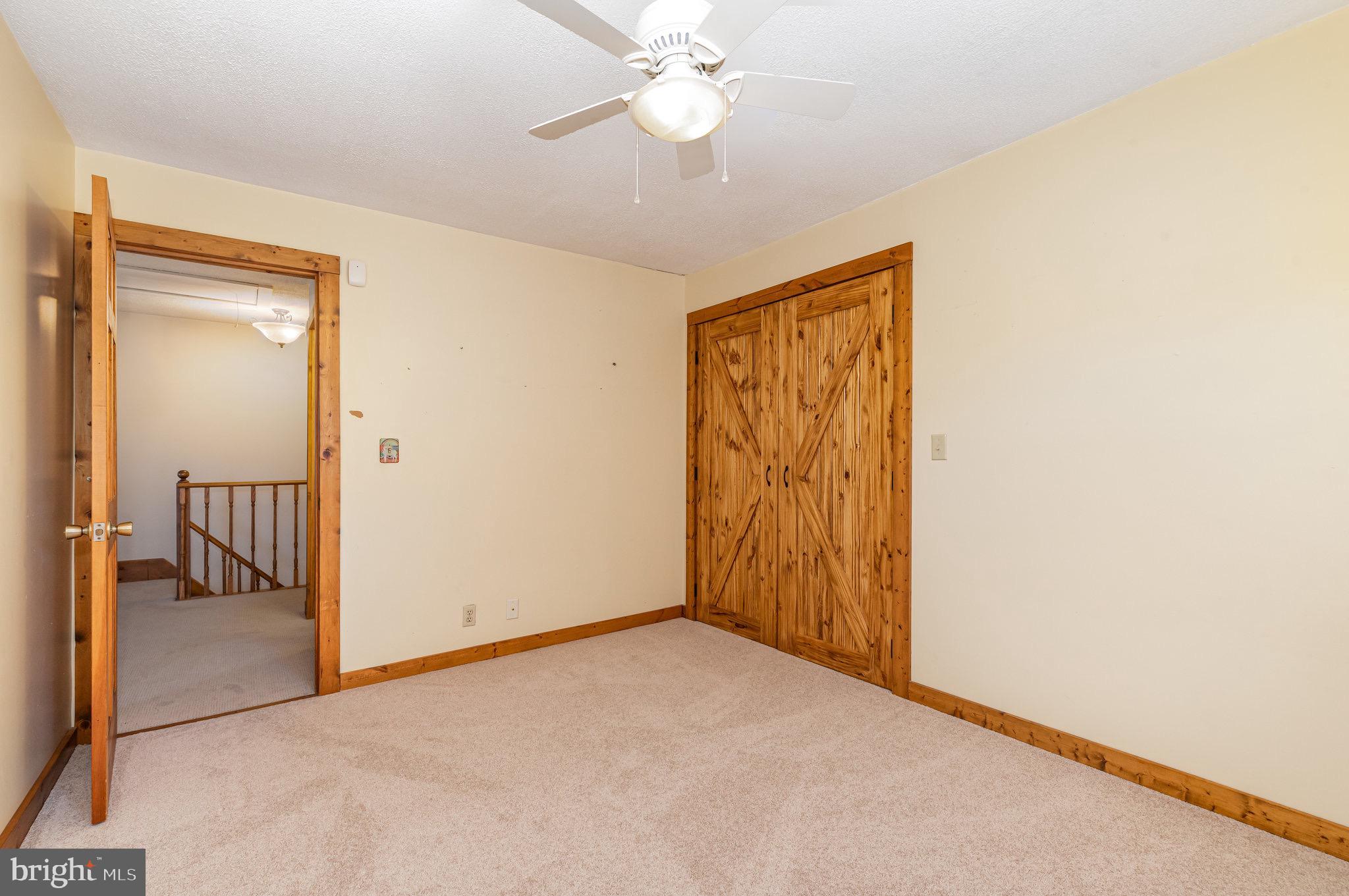 2091 Stumpstown Road Mechanicsburg, PA 17055 - Photo 28 of 52 an empty room with closet and a ceiling fan