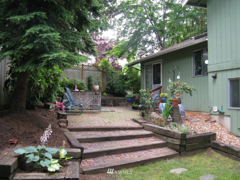 12937 Southeast 157th Place Renton, WA 98058 - Photo 4 of 14 Gallery Image 4