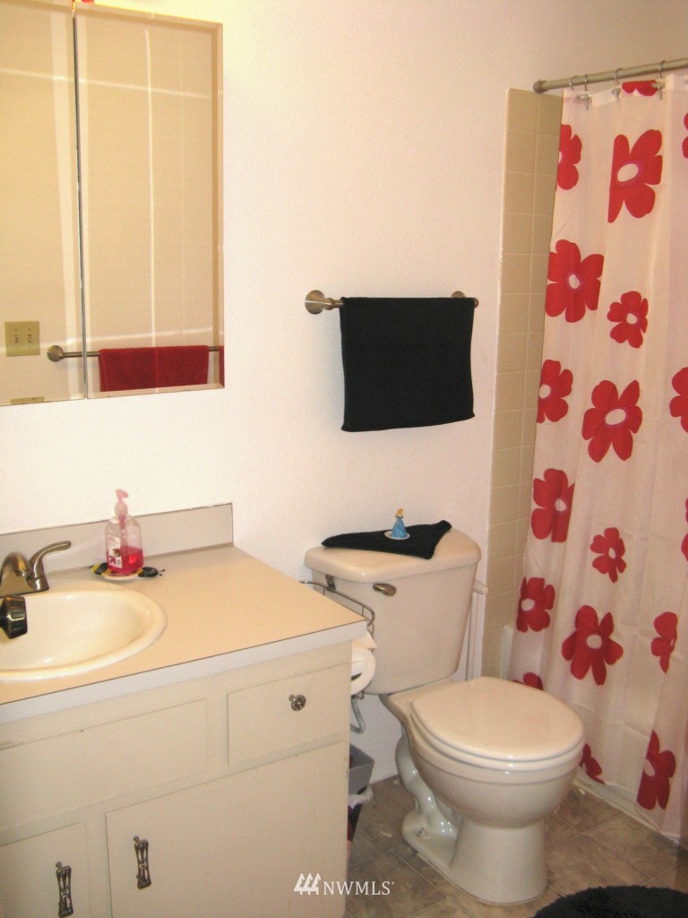 12937 Southeast 157th Place Renton, WA 98058 - Photo 10 of 14 Gallery Image 10