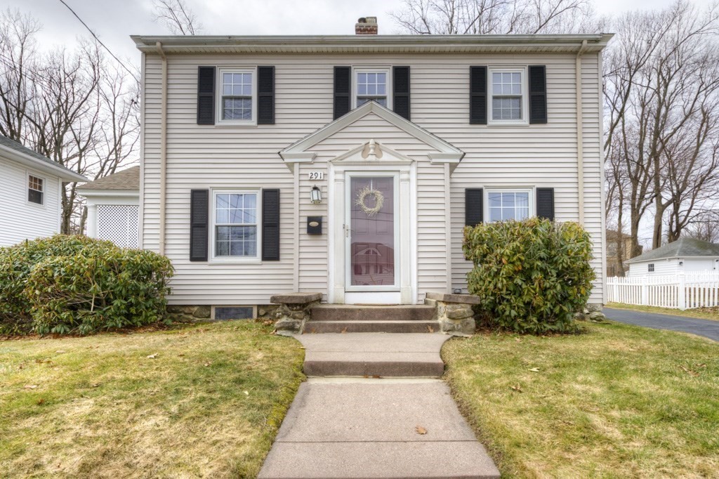 291 Beverly Road Worcester, MA 01605 - Photo 1 of 42 a front view of a house with a yard