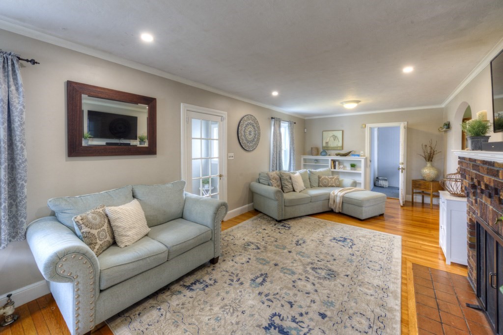 291 Beverly Road Worcester, MA 01605 - Photo 6 of 42 a living room with furniture and a flat screen tv