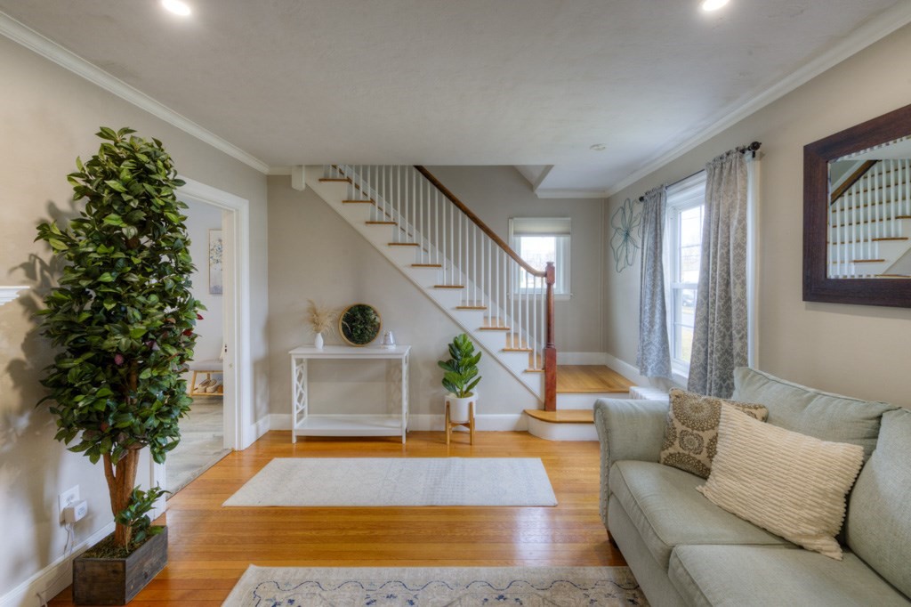 291 Beverly Road Worcester, MA 01605 - Photo 8 of 42 a living room with furniture plant and a window