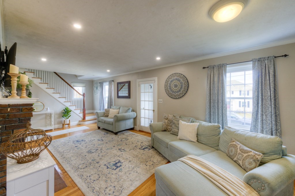 291 Beverly Road Worcester, MA 01605 - Photo 9 of 42 a living room with furniture and a large window