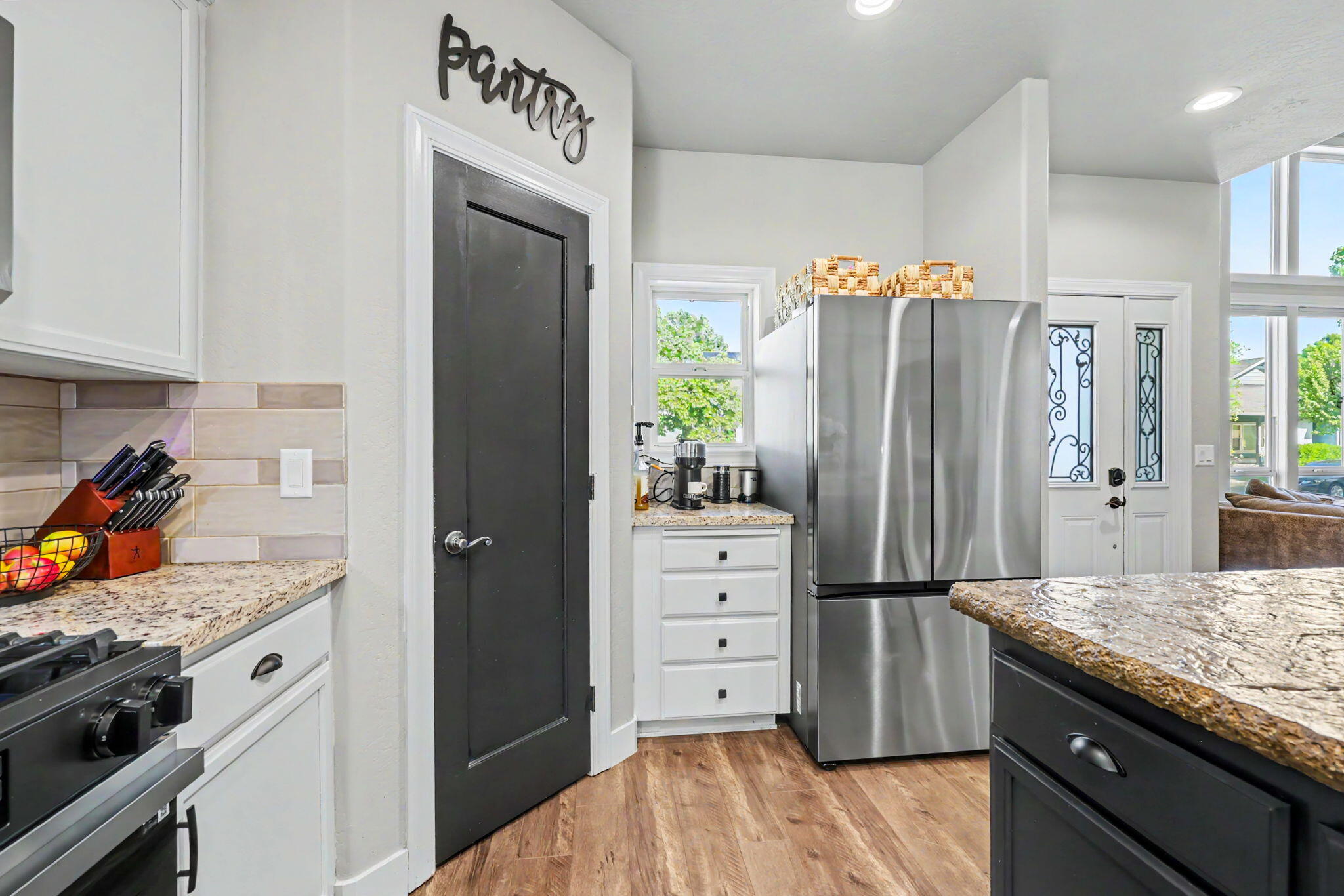 1043 Sandoz Street Central Point, OR 97502 - Photo 6 of 28 ApxSS00023