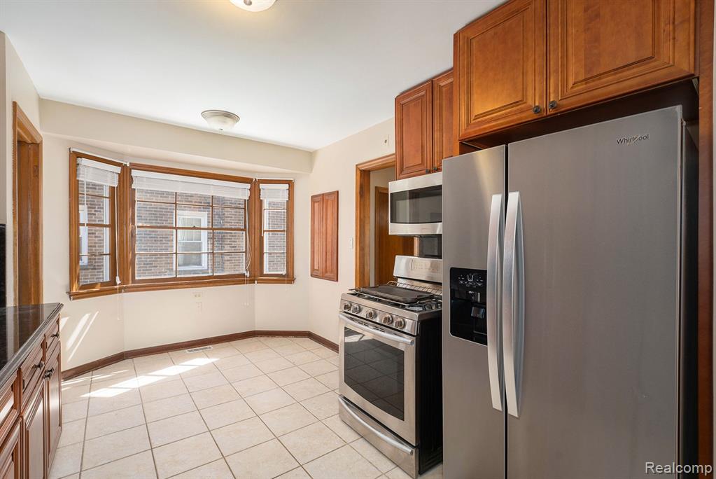 1946 Stanhope Street Grosse Pointe Woods, MI 48236 - Photo 7 of 31