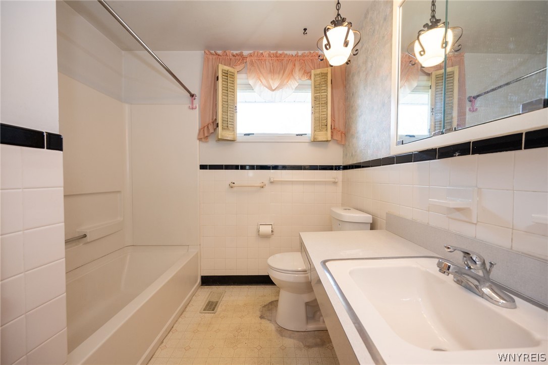 102 Woodgate Road Tonawanda, NY 14150 - Photo 15 of 37