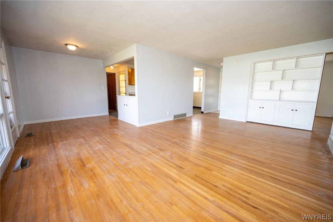 102 Woodgate Road Tonawanda, NY 14150 - Photo 8 of 37