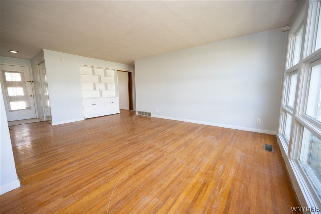 102 Woodgate Road Tonawanda, NY 14150 - Photo 9 of 37