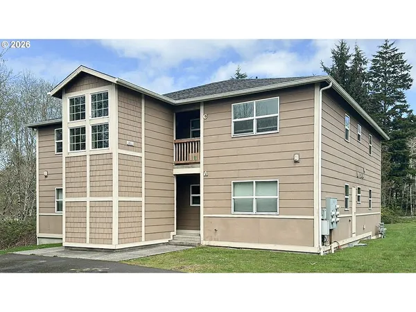 $825,000 | 1611 Southeast Willow Drive, Warrenton, OR 97146