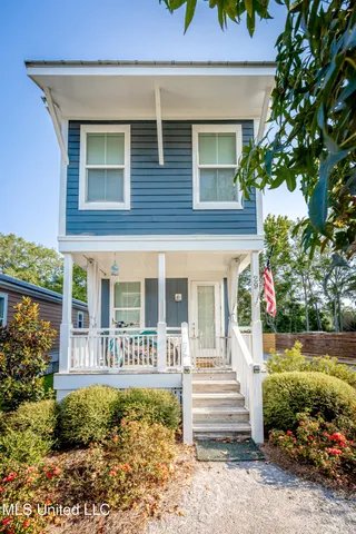 $2,200 | 2207 Government Street, Unit 29, Ocean Springs, MS 39564