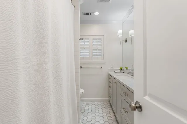 $665,000 | 6225 Locke Lane, Houston, TX 77057