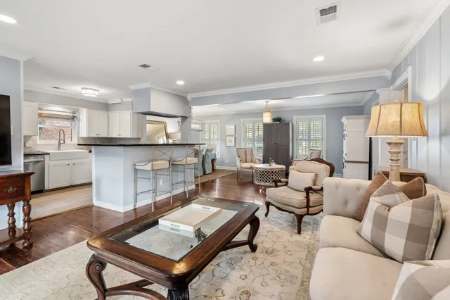 $665,000 | 6225 Locke Lane, Houston, TX 77057