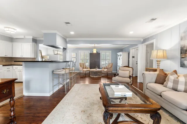 $665,000 | 6225 Locke Lane, Houston, TX 77057