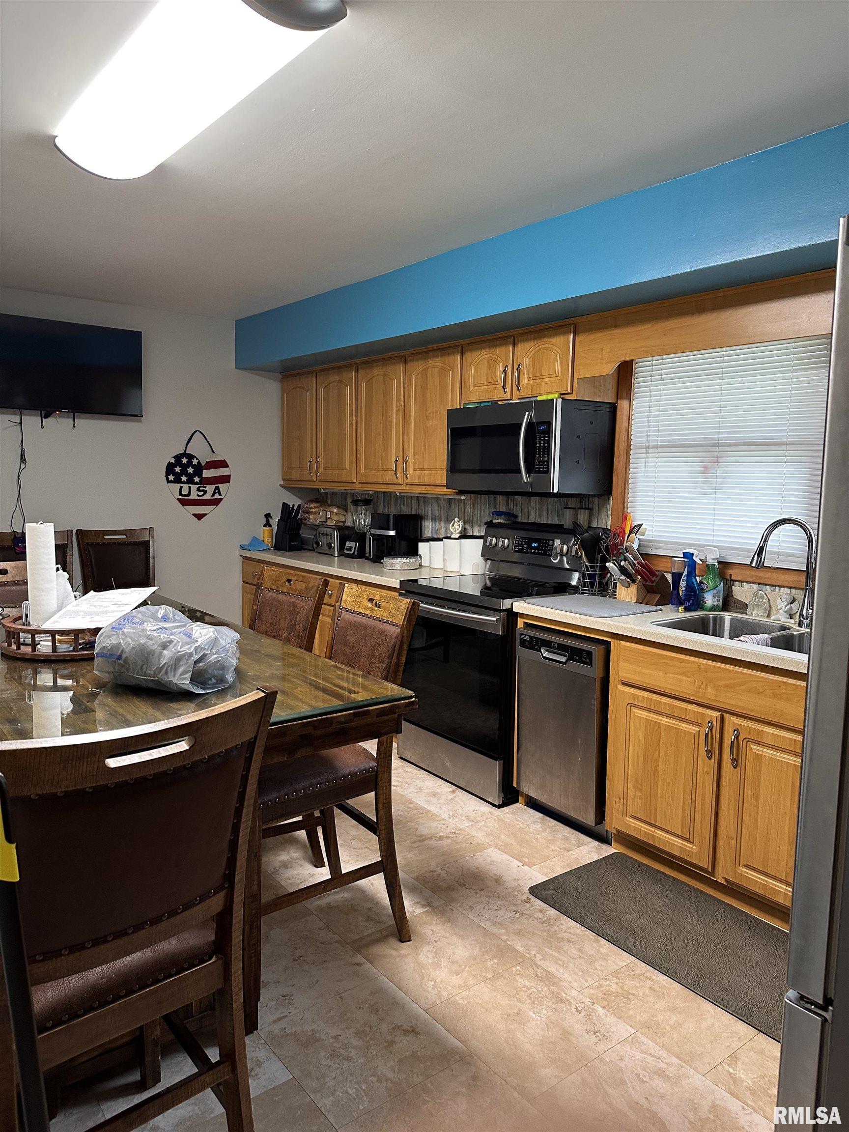 2309 East Griffiths Avenue Springfield, IL 62702 - Photo 9 of 35
