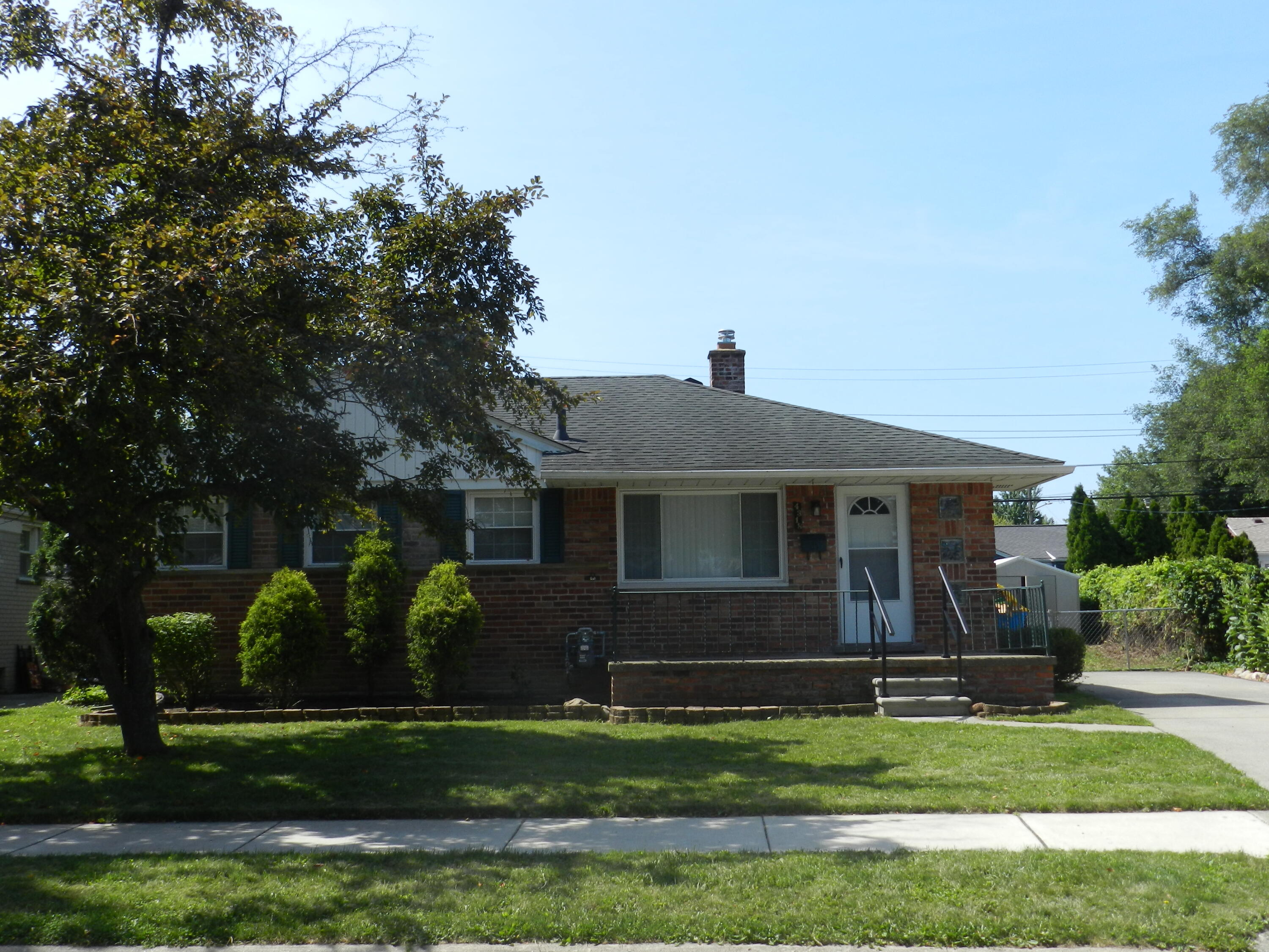 4318 Adams Circle Wayne, MI 48184 - Photo 1 of 30 DSCN5939