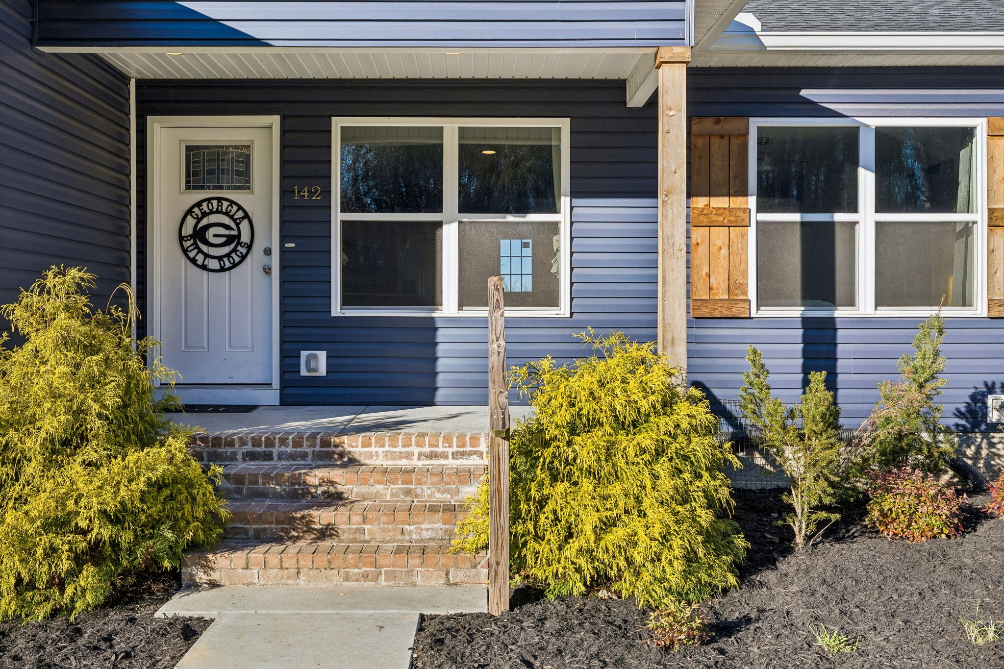 142 Pine Avenue Morrison, TN 37357 - Photo 2 of 29 a sign that is on the side of a building