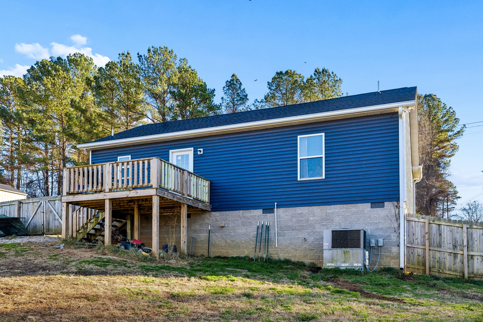 142 Pine Avenue Morrison, TN 37357 - Photo 22 of 29 a front view of a house with a garden