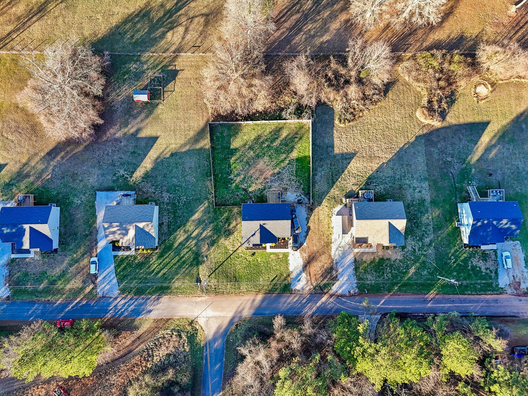142 Pine Avenue Morrison, TN 37357 - Photo 24 of 29 an aerial view of a house with a yard